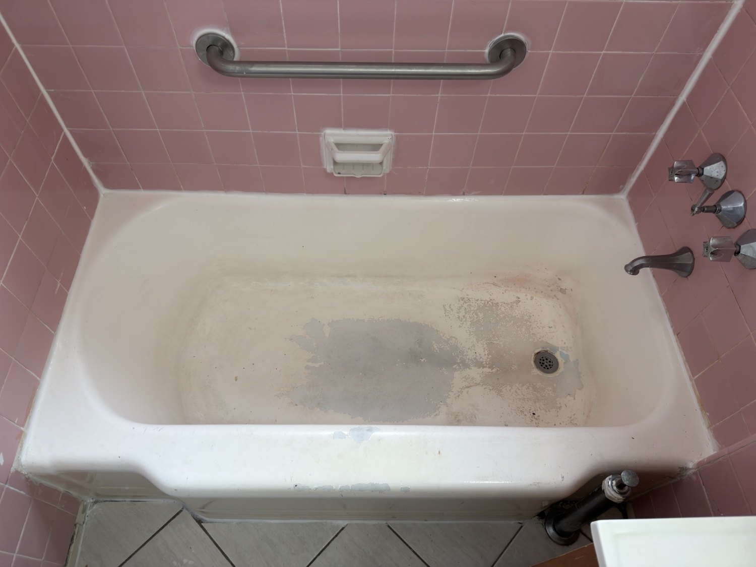 Bathtub before refinishing